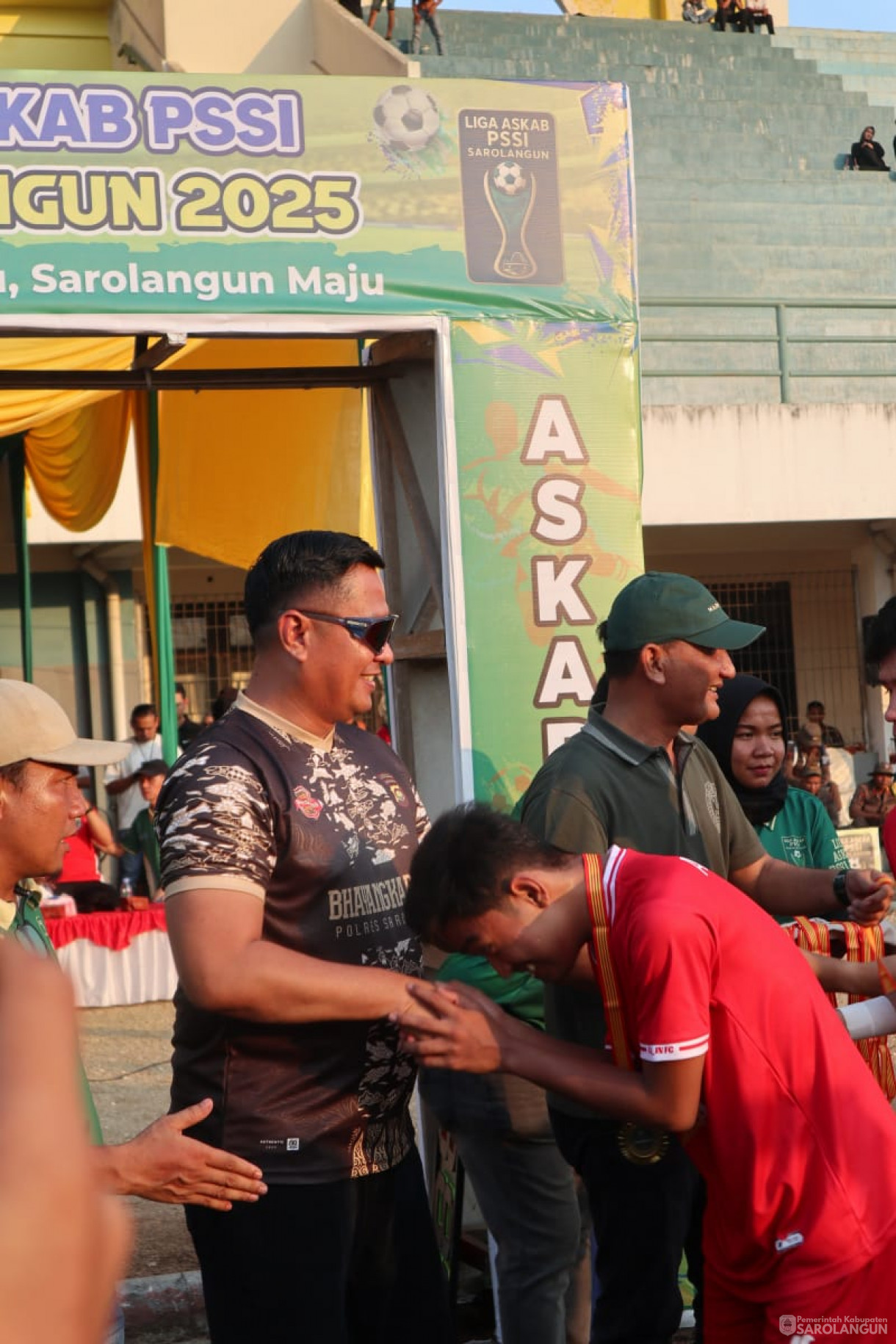 8 Agustus 2025&nbsp; Pertandingan Sepakbola Antara Pemerintah Kabupaten Sarolangun dengan Pemerintah Kabupaten Batanghari Sekaligus Pertandingan Final Liga Askab di Lapangan GOR Sarolangun