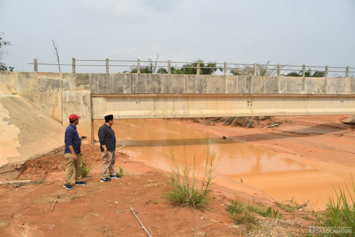 12 November 2023 - Penjabat Bupati Sarolangun Meninjau Saluran Irigasi DAM Batang Asai dan Mengecek Jalan Di Kecamatan Cermin Nan Gedang