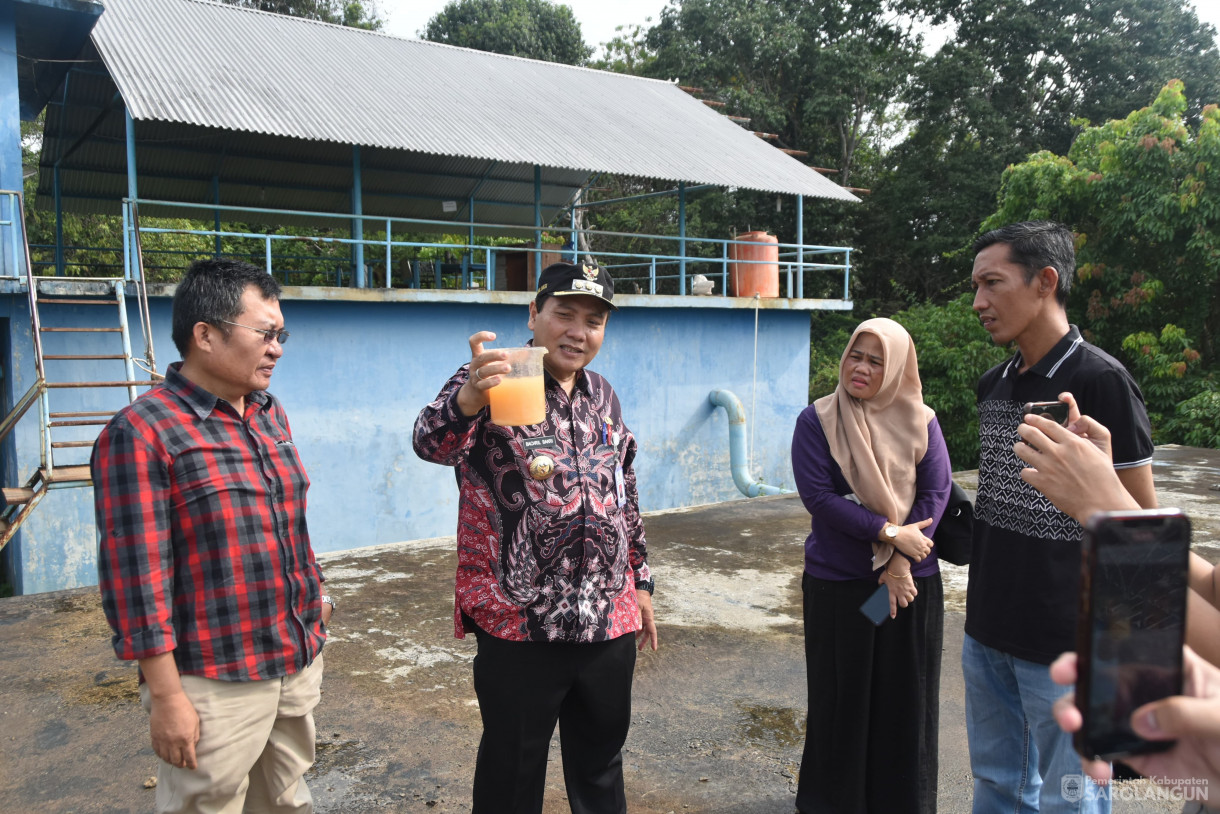 3 November 2023 - Penjabat Bupati Sarolangun Meninjau Pengelolaan Intake PDAM di Kantor PDAM dan Jembatan Sarolangun