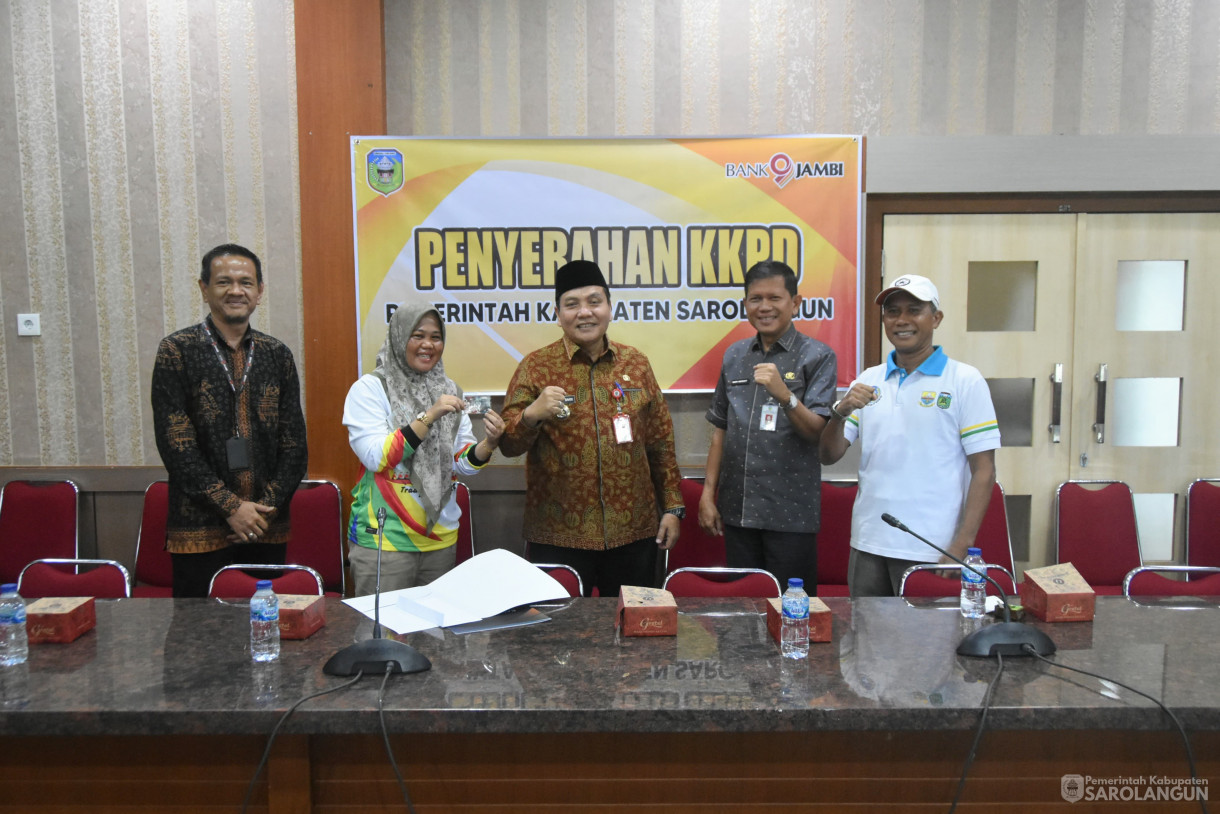 3 Mei 2024 - Penyerahan RKPD Pemerintah Kabupaten Sarolangun Di Ruang Pola Utama Kantor Bupati Sarolangun