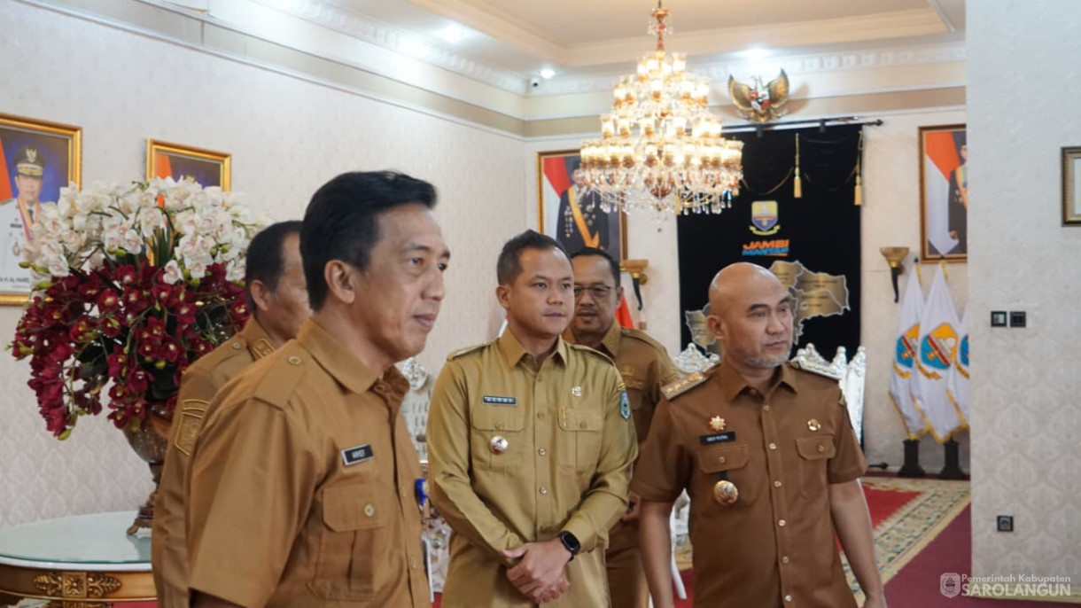29 September 2025&nbsp; Pertemuan Dengan Ketua, Wakil Ketua Dari Anggota Komisi II DPR RI Dalam Rangka Pengawasan Penerimaan Negara Bukan Pajak Di Sektor Pertahanan