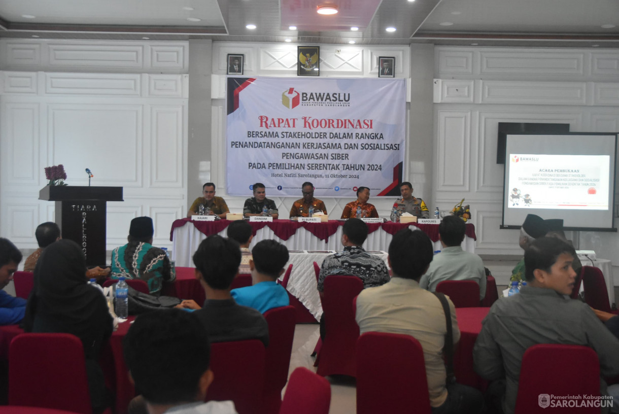 11 Oktober 2024 - Rapat Koordinasi Bersama Stakeholder Dalam Rangka Penandatanganan Kerjasama Dan Sosialisasi Pengawasan Siber Pada Pemilihan Serentak Tahun 2024, Bertempat di Aula Hotel Nafiti Sarolangun