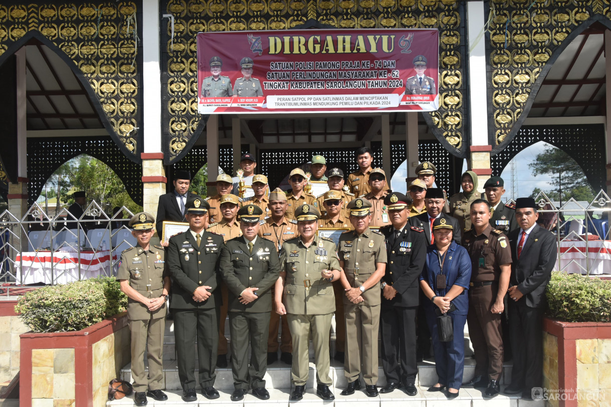 30 April 2024 - Upacara Peringatan Hari Ulang Tahun Satpol PP Ke 74 Dan Satlinmas Ke 62 Di Lapangan Gunung Kembang Sarolangun