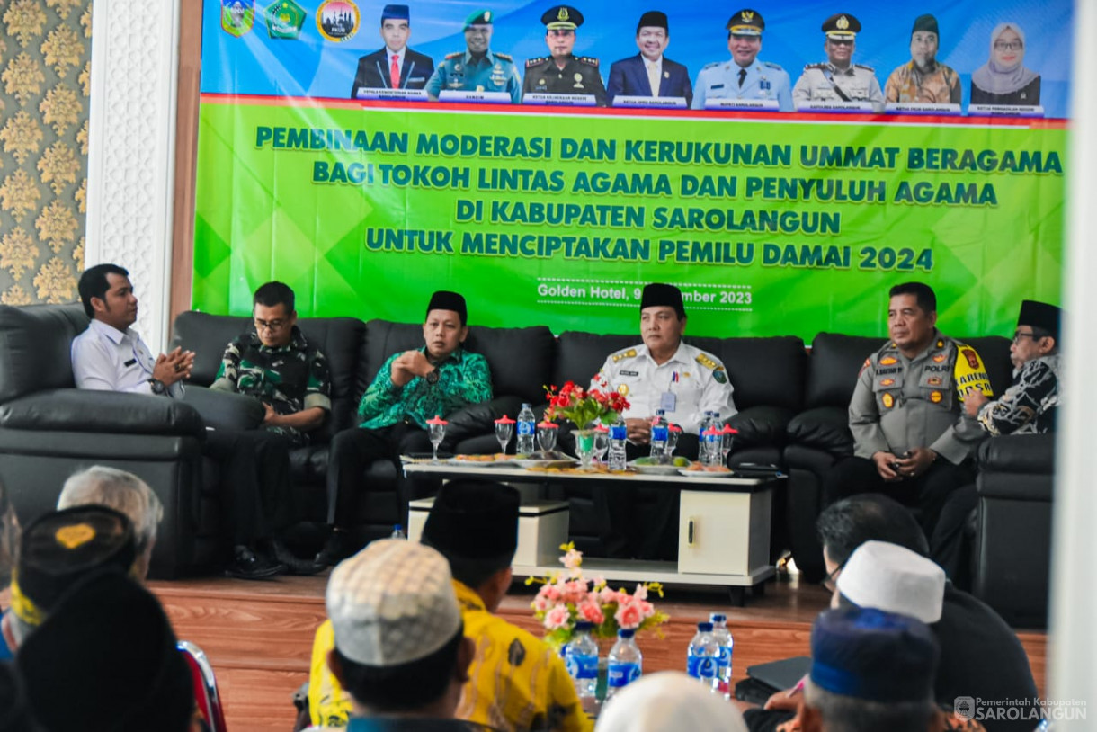 8 November 2023 - Penjabat Bupati Sarolangun Menghadiri Acara Pembinaan Moderasi Dan Kerukunan Umat Beragama Bagi Tokoh Lintas Agama Dan Penyuluh Agama Di Kabupaten Sarolangun Di Ballroom Golden Hotel Sarolangun