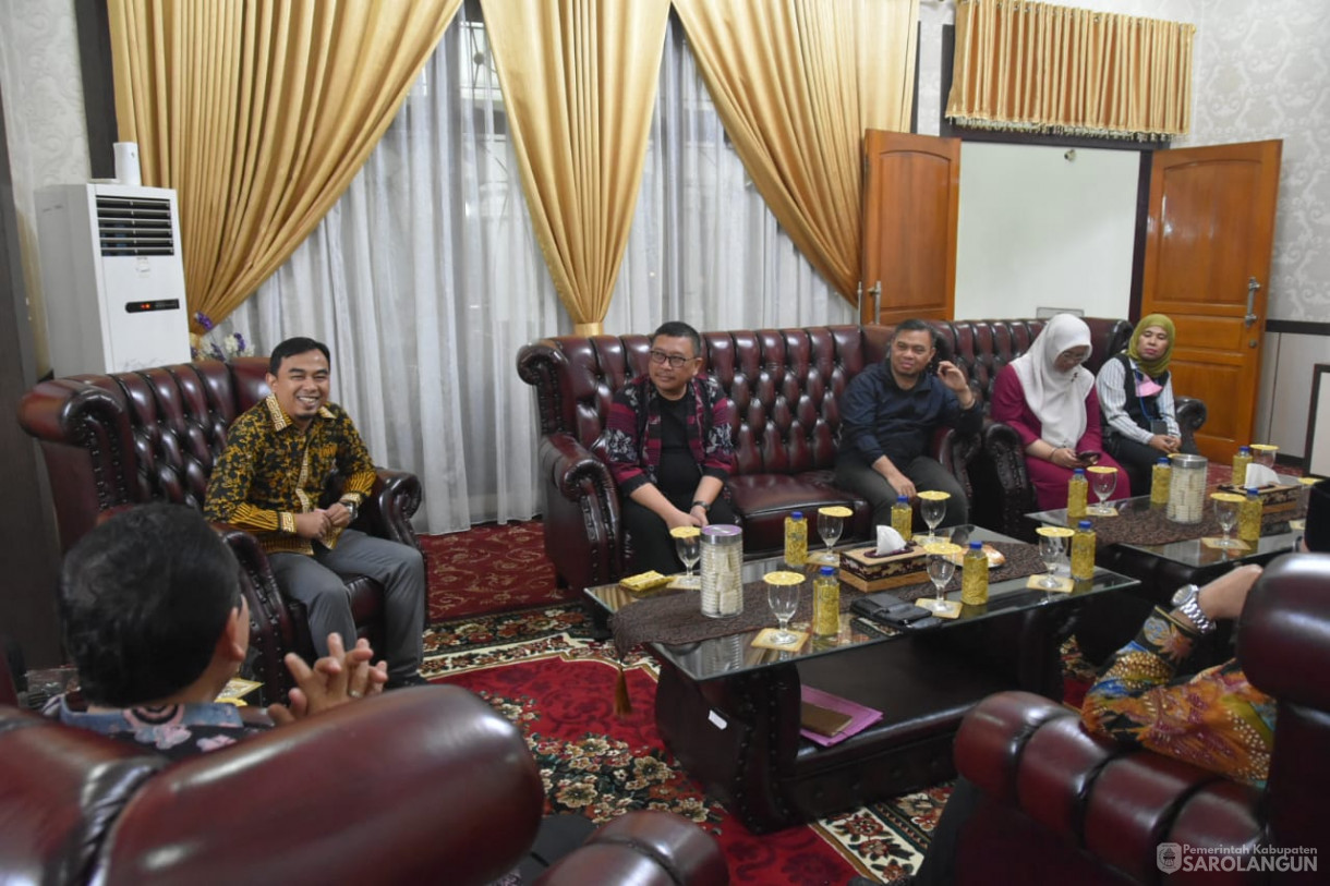 5 September 2023 - Penjabat Bupati Sarolangun Dr. Ir. Bachril Bakri, M.App.Sc Makan Malam Bersama Tim Penilaian Kota Sehat Kementerian Kesehatan Di Rumah Dinas Bupati Sarolangun