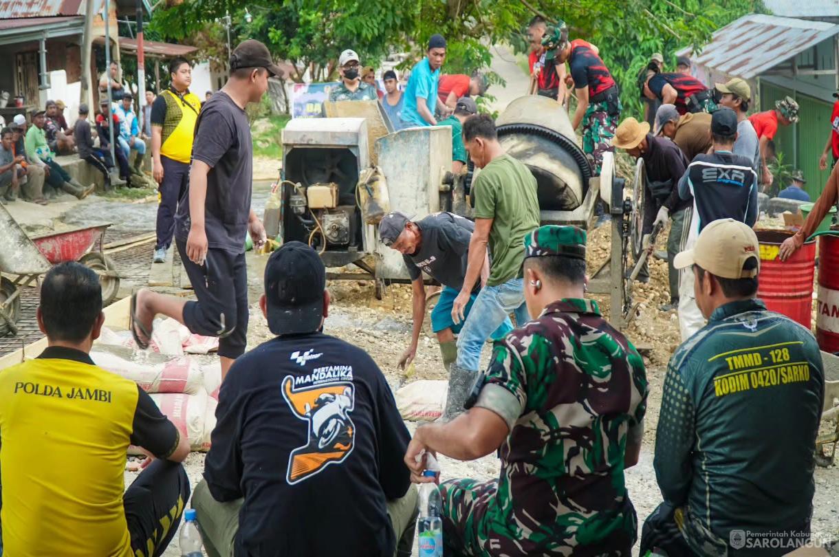 17 Juli 2026 Gotong Royong Perbaikan Jalan dalam Rangka Karya Skala Besar TNI 2026 di Desa Lubuk Sayak Kecamatan Pelawan