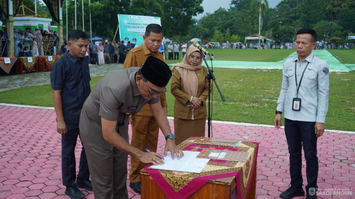 4 November 2025 Penyerahan SK Sekaligus Pimpin Sumpah Jabatan PPPK Tahap II Formasi 2024&nbsp;