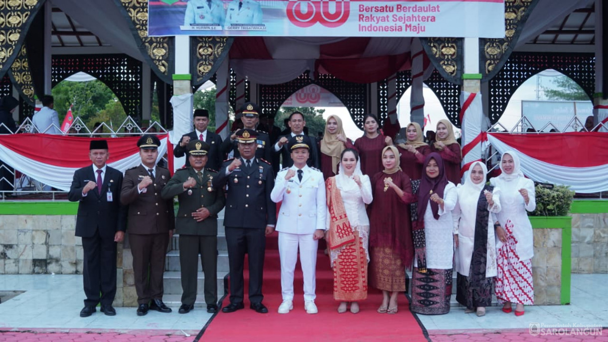 17 Agustus 2025&nbsp; Upacara Penurunan Bendera Merah Putih Bertempat di lapangan Gunung Kembang