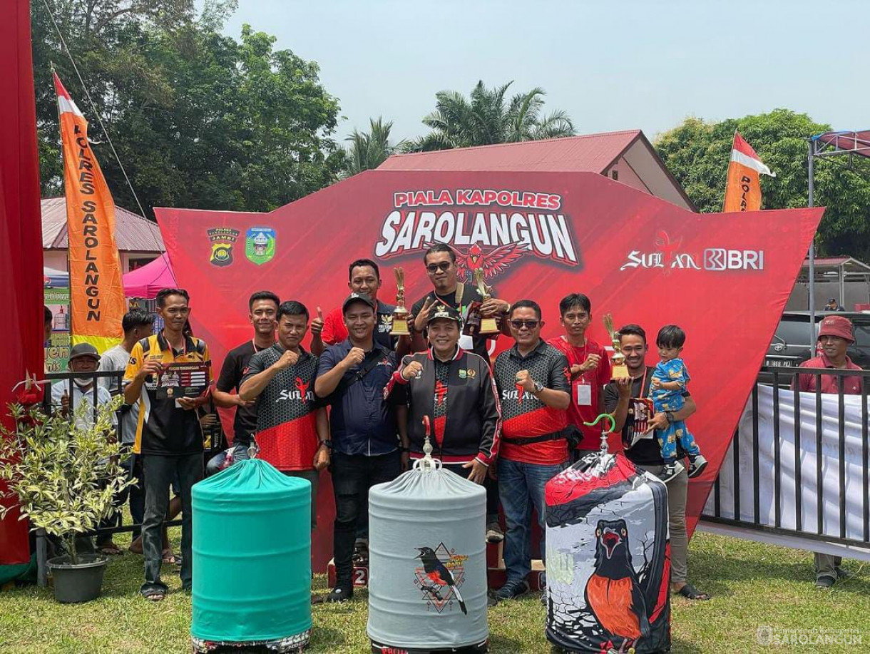 29 Oktober 2023 - Penjabat Bupati Sarolangun Menghadiri Lomba Dan Pameran Seni Burung Berkicau Piala Kapolres Di Lapangan Polsek Sarolangun