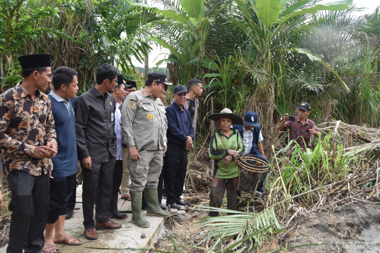 25 November 2023 - Meninjau Saluran Irigasi Yang Rusak Di Sawah Desa Sungai Bemban, Kecamatan Batang Asai