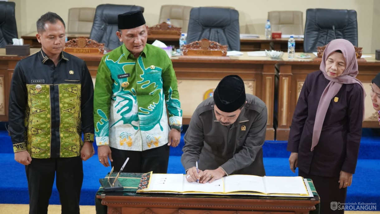 27 November 2025&nbsp; Bupati Sarolangun Hurmin Teken Kesepakatan Bersama Terkait Perda APBD TA 2026&nbsp;