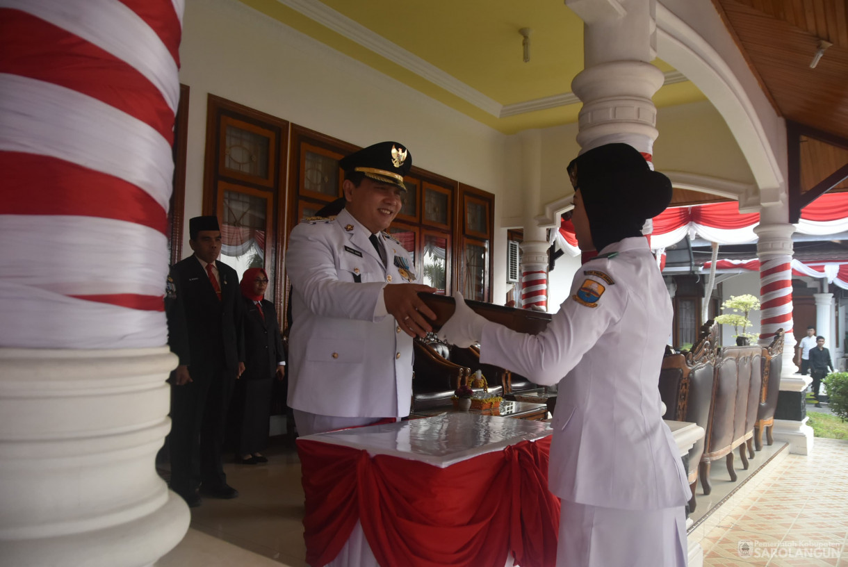 17 Agutus 2024 -&nbsp;Penjemputan Bendera Pusaka di Rumah Dinas Bupati Sarolangun