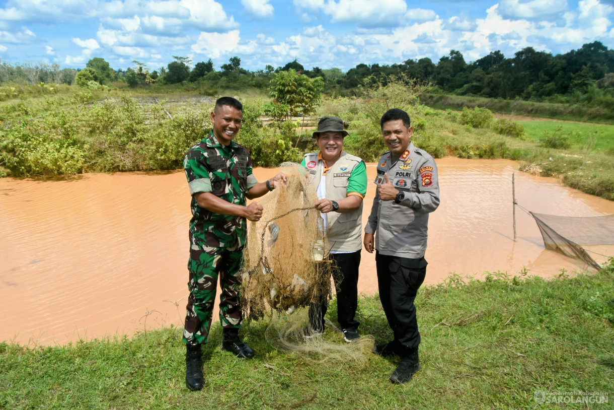 12 Juni 2024 - Meninjau Kolam Ikan Di Desa Monti Kecamatan Limun