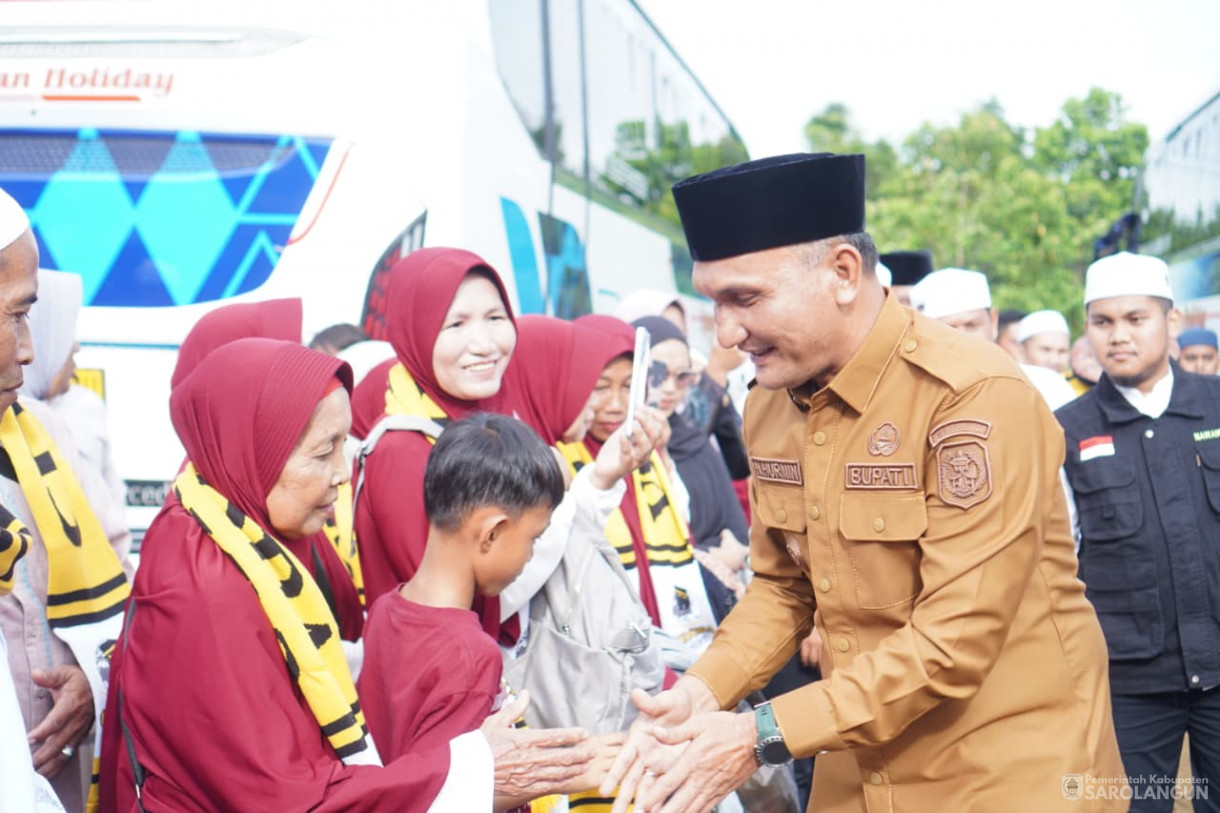 30 September 2025&nbsp; Pelepasan Jamaah Umroh Rombongan H. Muhammad Saihu Bertempat di Desa Pelawan