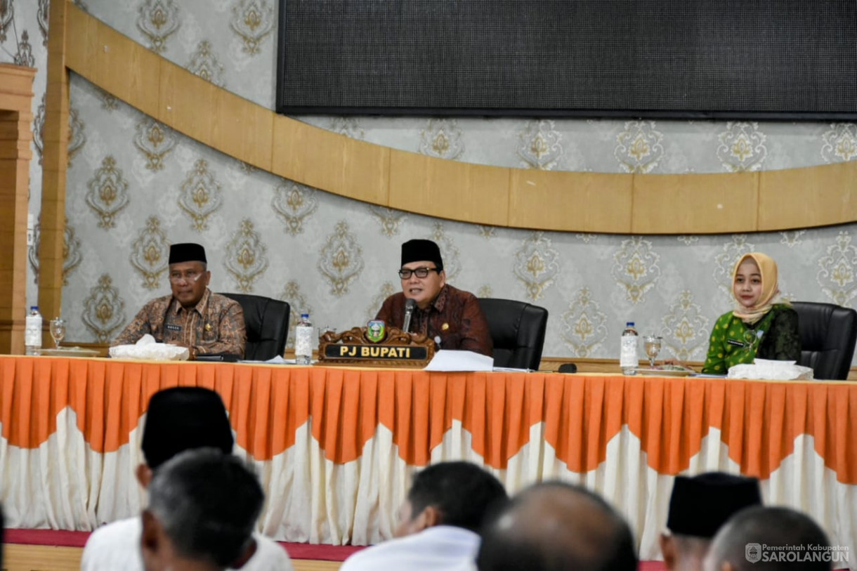 18 Agustus 2023 - Penjabat Bupati Sarolangun Dr. Ir. Bachril Bakri, M.App, Sc Memimpin Rapat Persiapan MTQ di Ruang Aula Utama Kantor Bupati Sarolangun