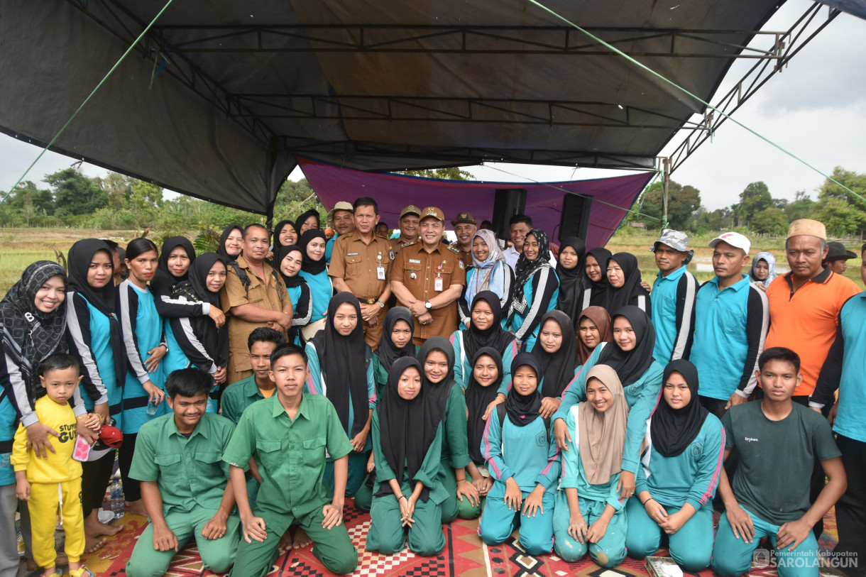 13 Februari 2024 - Tanam Padi Sawah Demplot Benih Padi Varitas IPB 3 Sakti Bersama Siswa Siswi Smkn 7 Sarolangun Di Desa Lubuk Sayak Kecamatan Pelawan