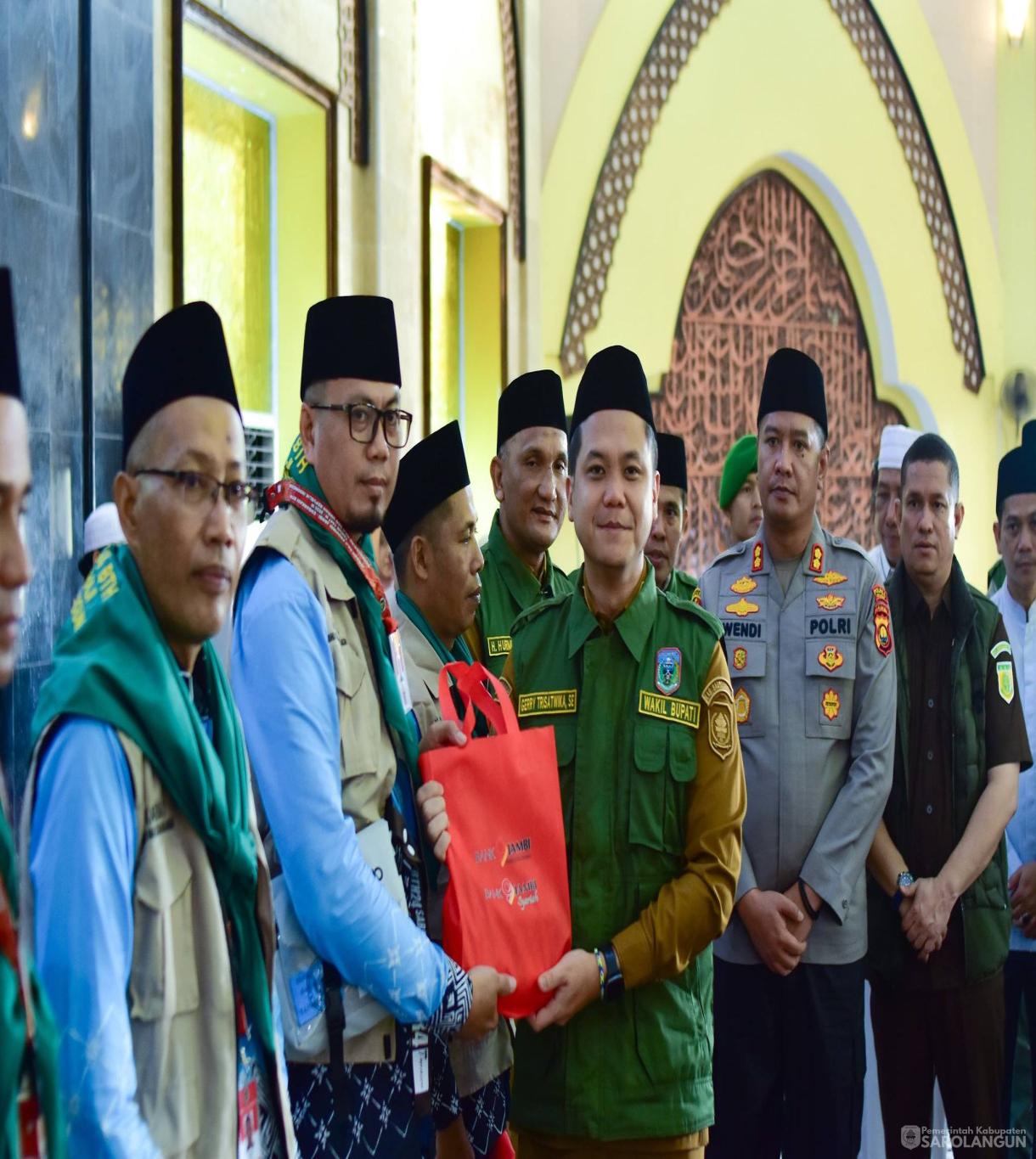19 Mei 2026 Pelepasan Keberangkatan Jamaah Calon Haji Kabupaten Sarolangun Tahun 1447 H 2026 M dari Kabupaten Sarolangun menuju Asrama Haji Provinsi Jambi bertempat di Masjid Assulthon Sarolangun