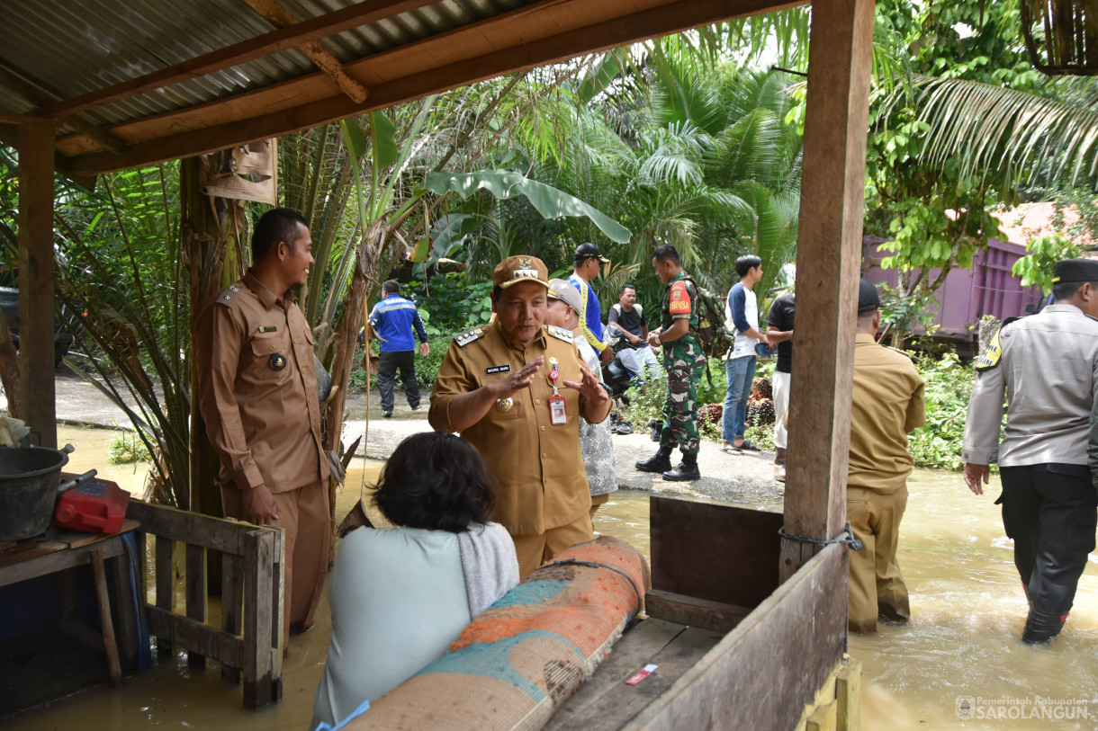 16 Januari 2024 - Meninjau Lokasi Terdampak Banjir Di Kecamatan Mandiangin