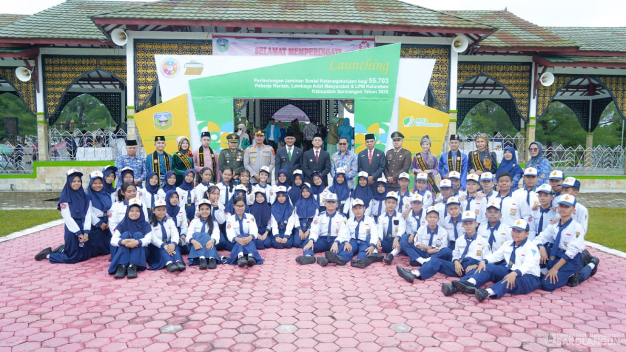 28 Oktober 2025 Upacara Hari Peringatan Sumpah Pemuda Ke 97 Tahun 2025 , Launching Perlindungan Jamsostek Bagi Pekerja Rentan, Lembaga Adat Masyarakat dan LPM Kelurahan dan&nbsp;Penyerahan Satu Unit Truk Sampah Ke Dinas LHD Sarolangun&nbsp;&nbsp;