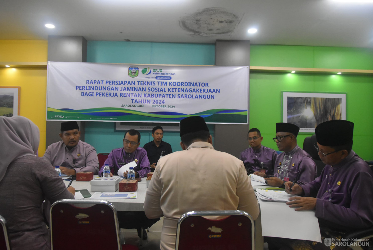 15 Oktober 2024 - Rapat Persiapan Teknis Tim Koordinator Perlindungan
 Jaminan Sosial Ketenagakerjaan Bagi Pekerja Rentan Kabupaten 
Sarolangun, Bertempat di Aula Bappeda Sarolangun