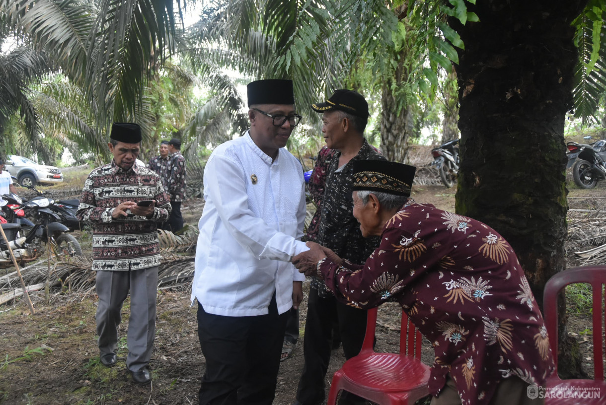 11 Oktober 2024 -&nbsp;Penyerahan 8 Ekor Sapi, Kambing, dan Launching Kotak Infaq Program Baznas Kepada Mustahik Dhuafa, Bertempat di Desa Petiduran Baru Kecamatan Mandiangin Timur