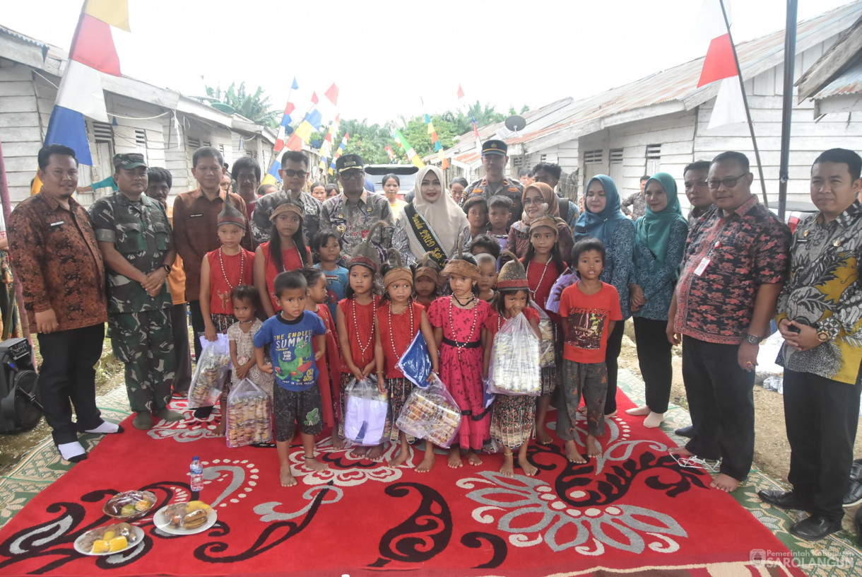 28 November 2024 - Penyerahan Bantuan Pakaian Untuk Suku Anak Dalam, Bertempat di Desa Sukajadi Kecamatan Bathin VIII