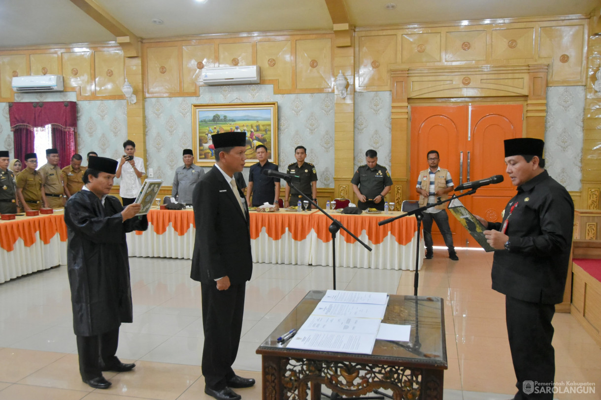 12 Desember 2023 - Pelantikan Dan Pengambilan Sumpah Janji Jabatan Penjabat Sekretaris Daerah Kabupaten Sarolangun Di Ruang Aula Utama Kantor Bupati Sarolangun