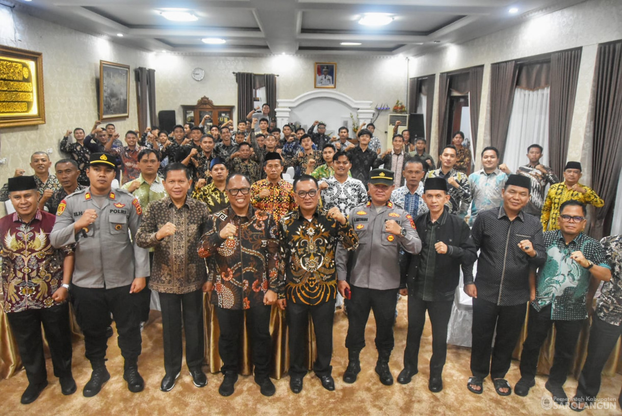 4 Januari 2025 - Makan Malam Bersama Sekaligus Pelepasan Kontingen Sepakbola Kabupaten Sarolangun Guna Mengikuti Kejuaraan Gubernur Cup di Kota Jambi Tahun 2025, 