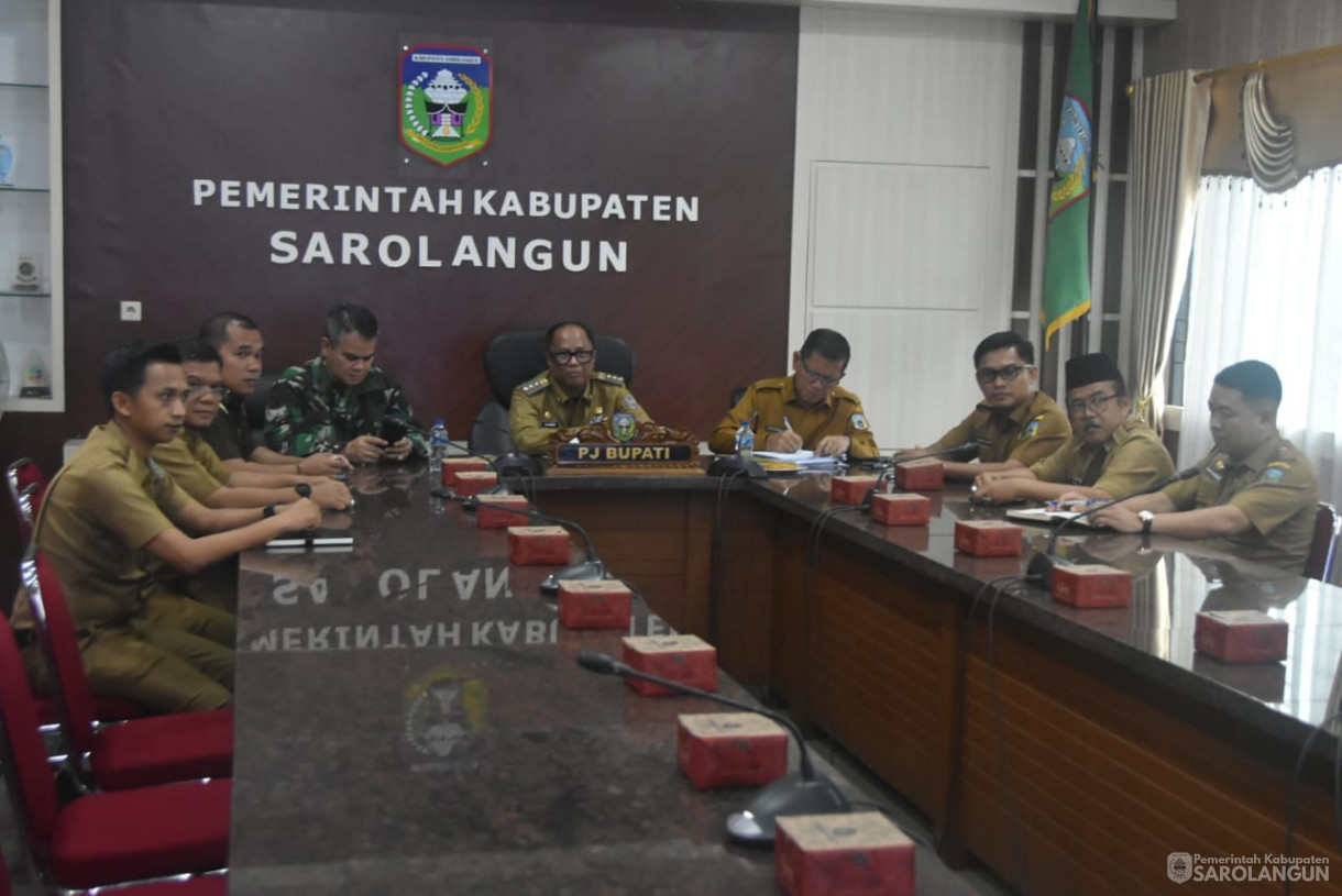 23 Desember 2024 - Rapat TPID Via Zoom Meeting di Ruang Pola Kantor Bupati Sarolangun