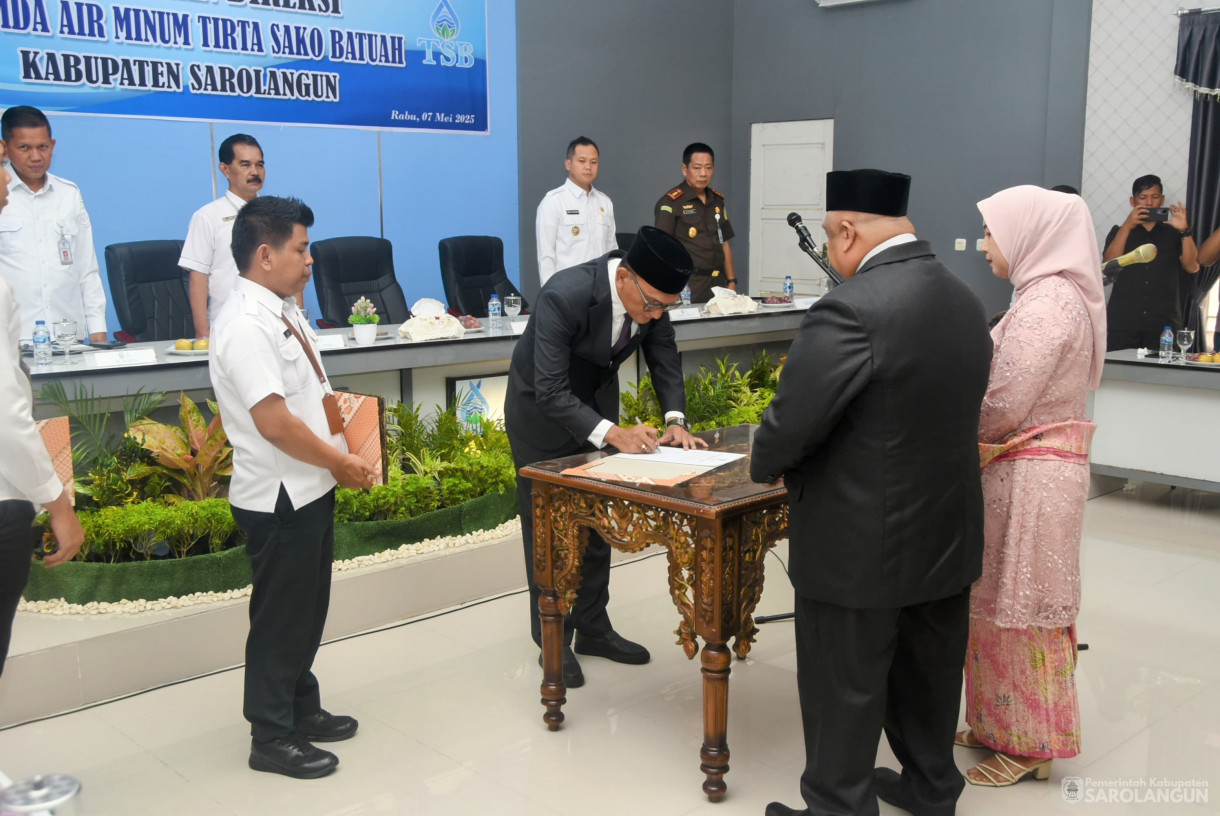 7 Mei 2025 -&nbsp;Pelantikan Direksi Perumda Air Minum Tirta Sako Batuah Kabupaten Sarolangun
