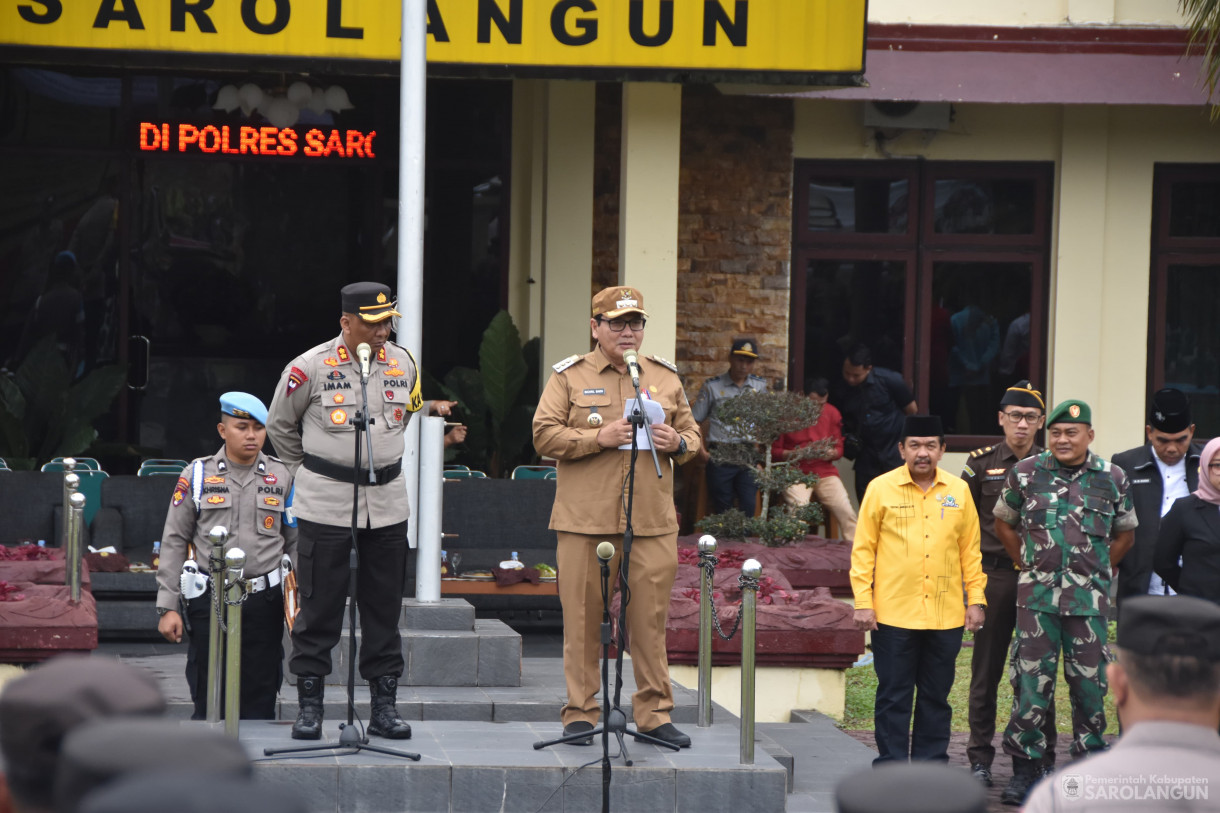 25 November 2023 - Apel Kebangsaan Dan Deklarasi Pemilu
Damai 2024 Wujudkan Pemilu Yang Aman, Damai, Sejuk Dan Bermartabat Di Kabupaten
Sarolangun Dan Penandatangan Deklarasi Pemilu Damai Dilapangan Polres
Sarolangun