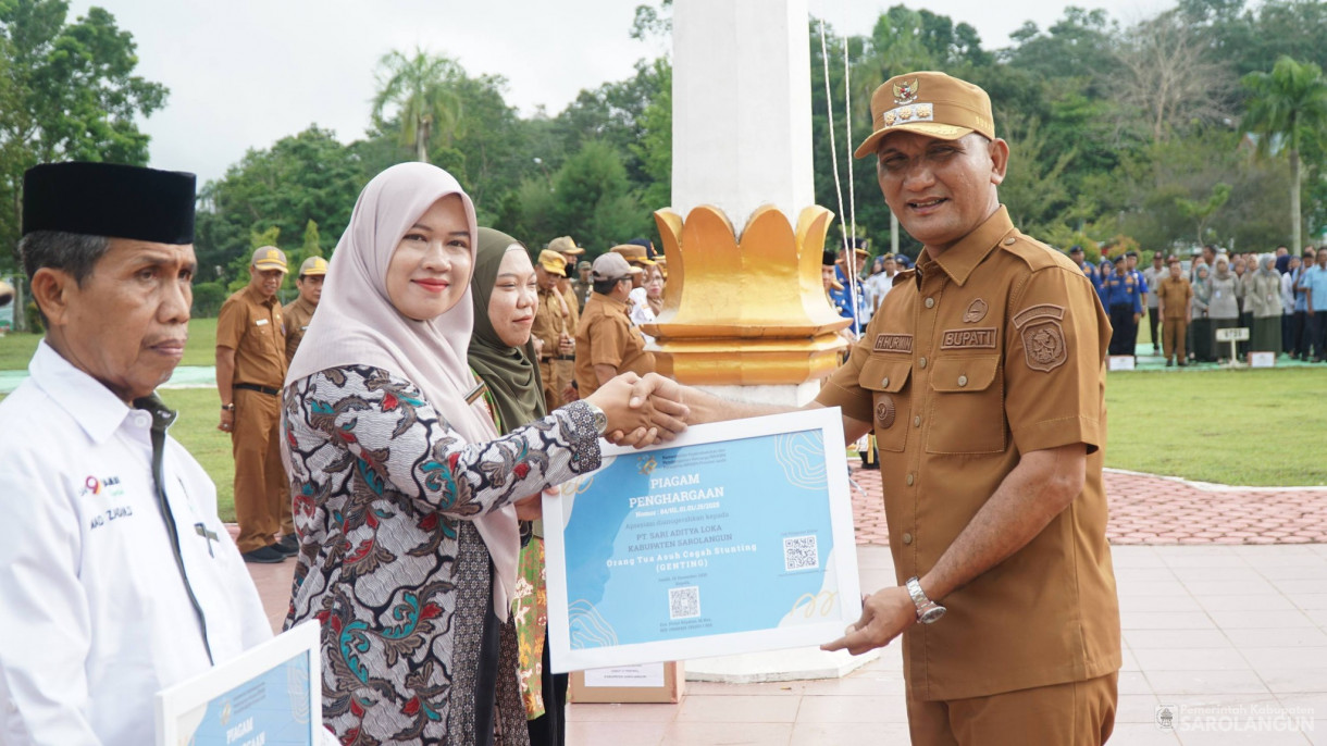 20 April 2026 Bupati Sarolangun Serahkan Penghargaan Orang Tua Asuh Cegah Stunting, Penyerahan Bonus Pemenang MTQ Tingkat Provinsi Jambi Tahun 2025