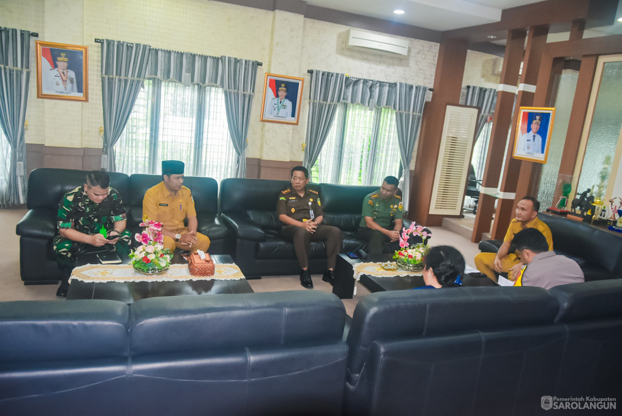 25 Maret 2025&nbsp; - Rapat Bersama Pimpinan&nbsp; Forkopimda Bertempat di Ruang Kerja Bupati Sarolangun