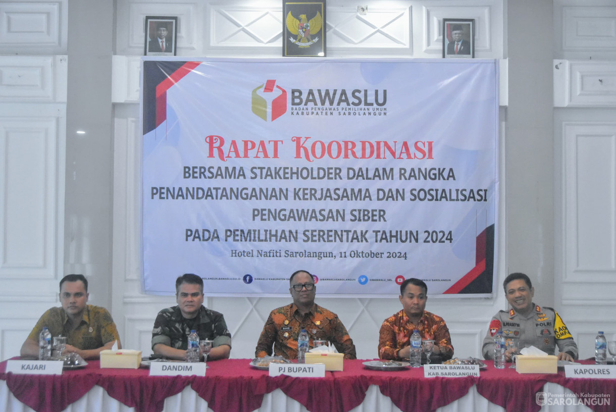 11 Oktober 2024 - Rapat Koordinasi Bersama Stakeholder Dalam Rangka Penandatanganan Kerjasama Dan Sosialisasi Pengawasan Siber Pada Pemilihan Serentak Tahun 2024, Bertempat di Aula Hotel Nafiti Sarolangun