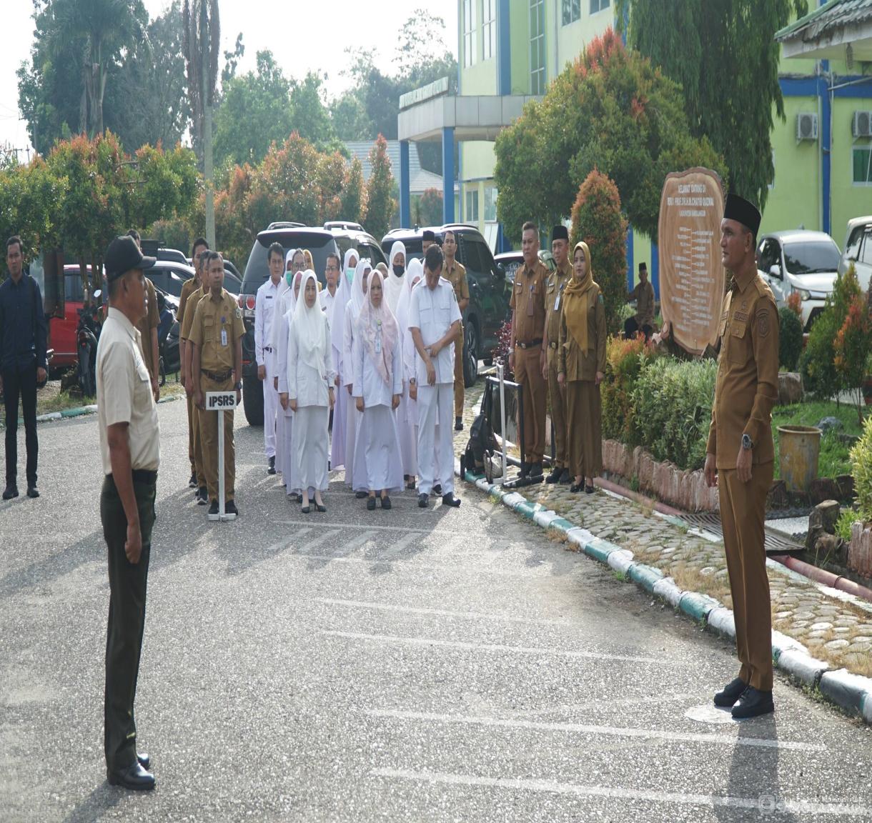 25 Mei 2026 Bupati Sarolangun Memimpin Apel Pagi di RSUD Chatib Quzwein Serta Memberikan Arahan Kepada Seluruh Pegawai Agar Terus Meningkatkan Disiplin dan Tanggung Jawab