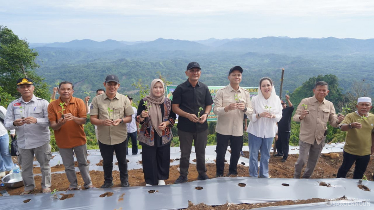 25 Oktober 2025&nbsp; Resmikan Destinasi Wisata Puncak Bukit Tempurung Desa Lubuk Bangkar dan Bersama BUMDes Lubuk Bangkar Tanam Cabe dan Sayuran Di Kawasan Puncak Bukit Tempurung&nbsp;&nbsp;