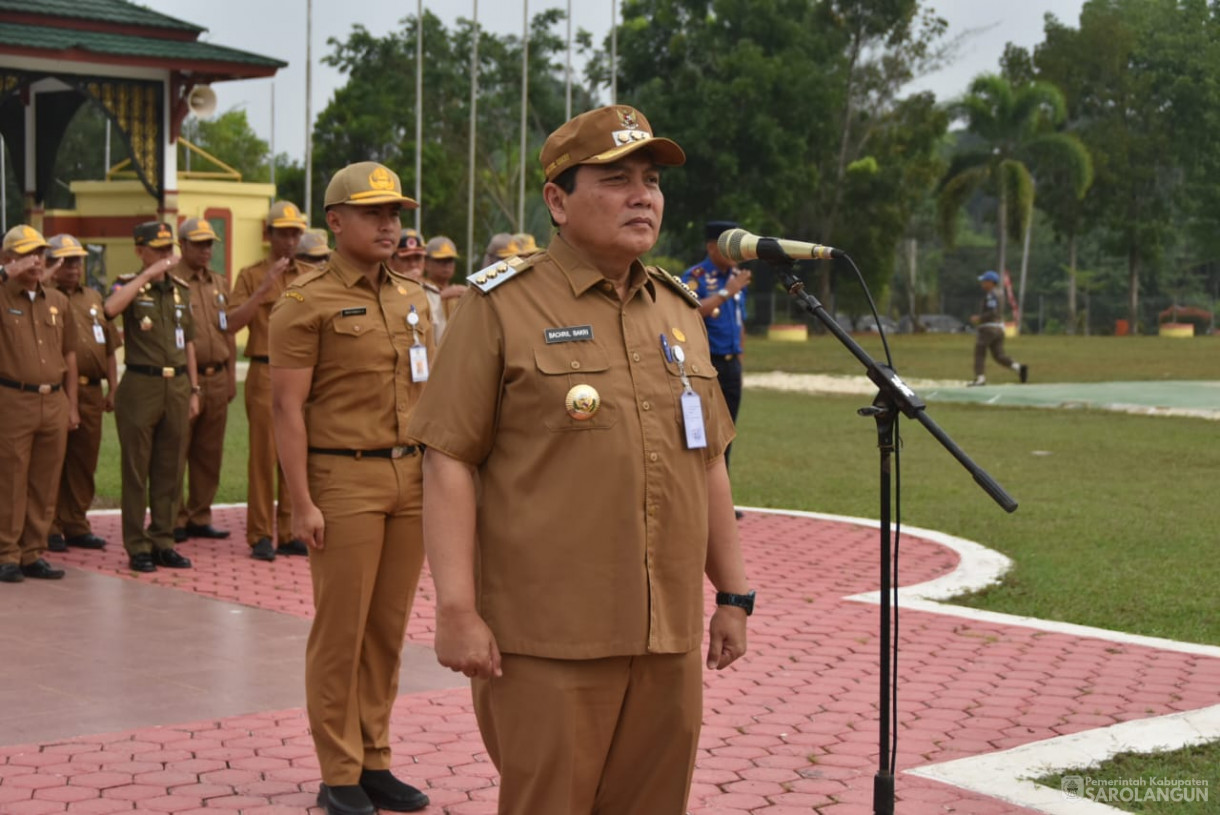 23 Oktober 2023 - Penjabat Bupati Sarolangun Memimpin Apel Gabungan Di Lapangan Gunung Kembang Sarolangun