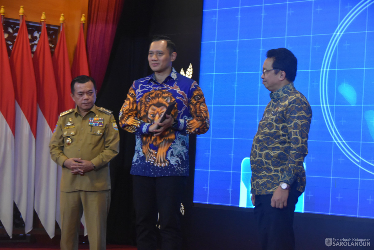 25 Juni 2024 - Launching Implementasi Sertipikat Elektronik Pada 7 Kantor Pertanahan Kabupaten Di Provinsi Jambi Dan Penyerahan Sertipikat Program Prioritas Nasional Kepada Peserta Simbolis, Bertempat di Au