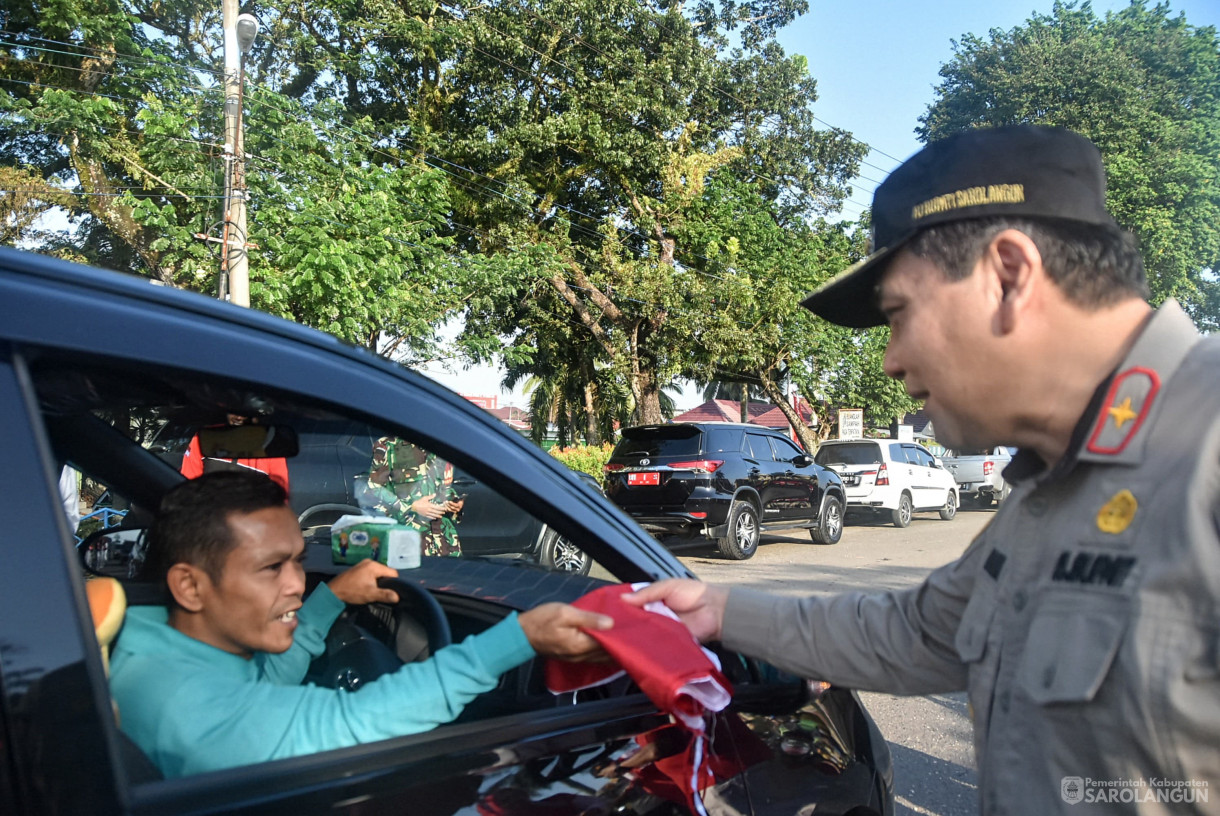 10 Agustus 2024 -&nbsp;Pembagian Bendera Merah Putih Dalam Rangka Menyambut Hari Kemerdekaan RI Ke 79, Bertempat di Depan Bank Jambi