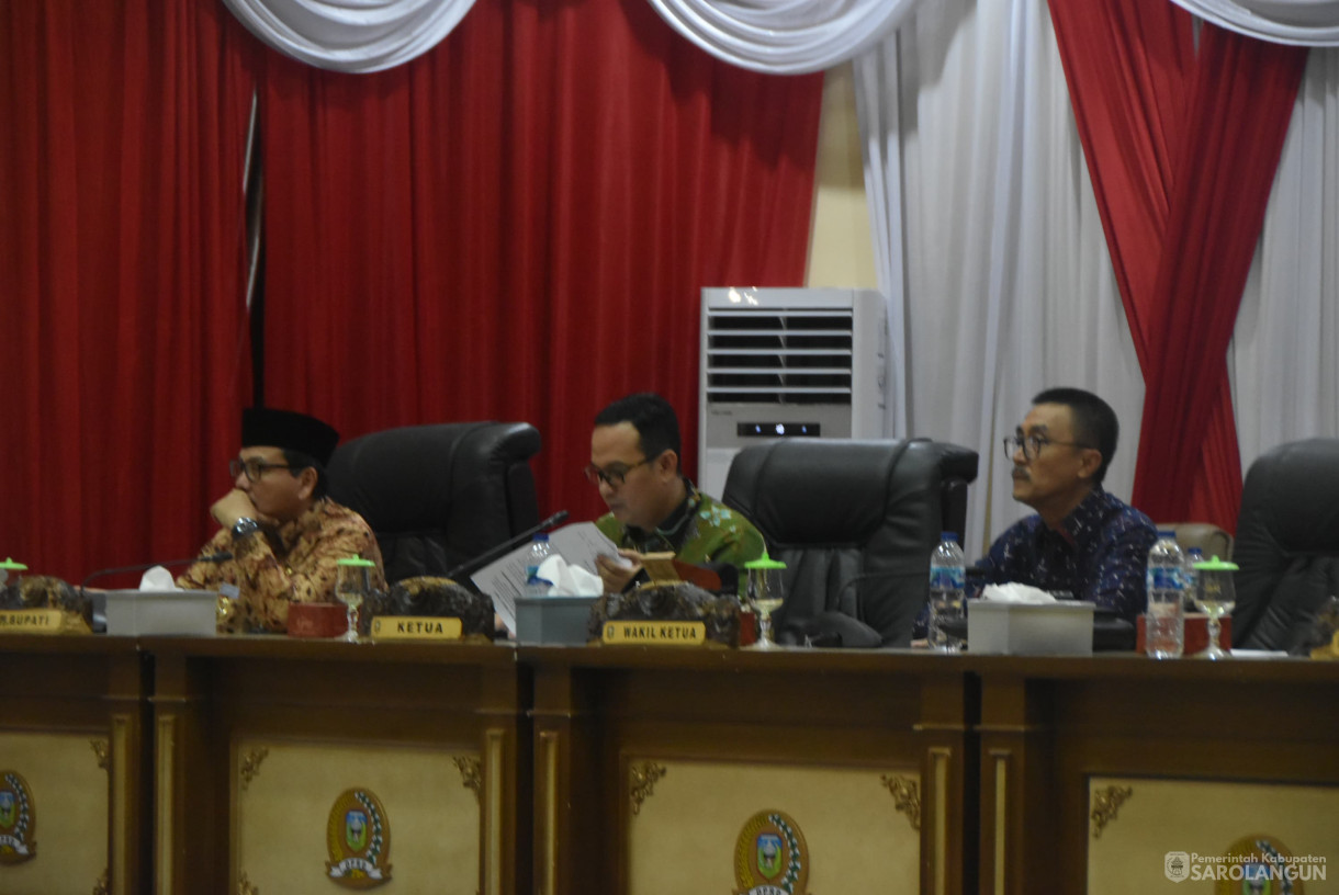 23 Agustus 2024 -&nbsp;Rapat Paripurna Tahap I Tingkat I Penyampaian Rancangan Peraturan Daerah APBD Perubahan Kabupaten Sarolangun TA 2024, Bertempat di Gedung DPRD Sarolangun