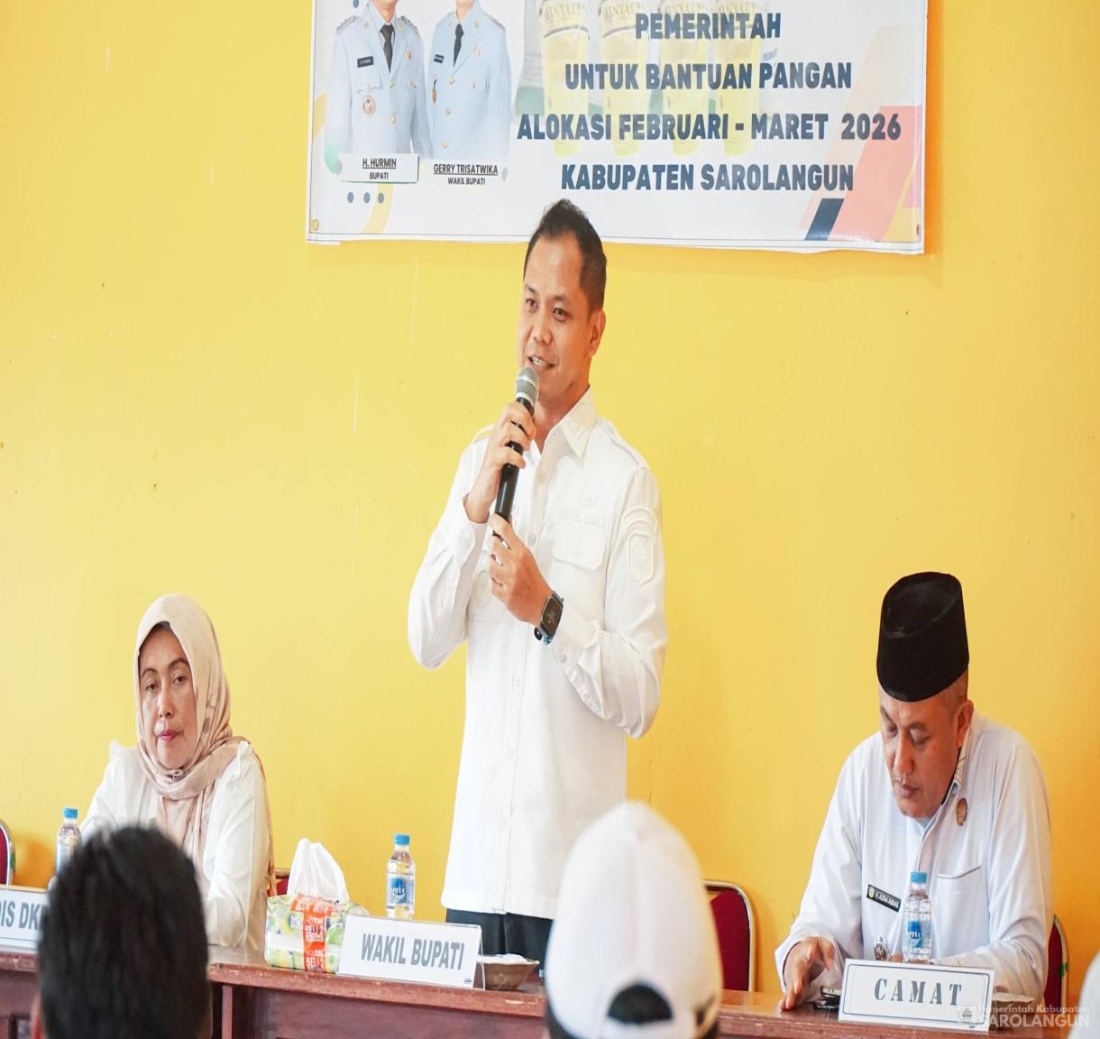 3 Juni 2026 Wakil Bupati Sarolangun Melakukan Penyerahan Secara Simbolis Bantuan Pangan dari Bapanas melalui Bulog periode Februari dan Maret 2026 untuk Kabupaten Sarolangun bertempat di Kantor Camat Batin VIII