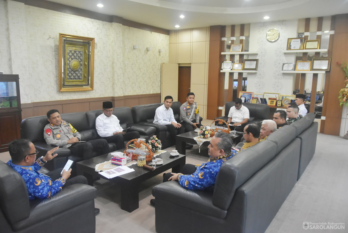 28 Oktober 2024 -&nbsp;Rapat Koordinasi Membahas Isu Strategis Aktifitas Penambangan Dan Angkutan Batubara di Kabupaten Sarolangun, Bertempat di Aula Utama Kantor Bupati Sarolangun