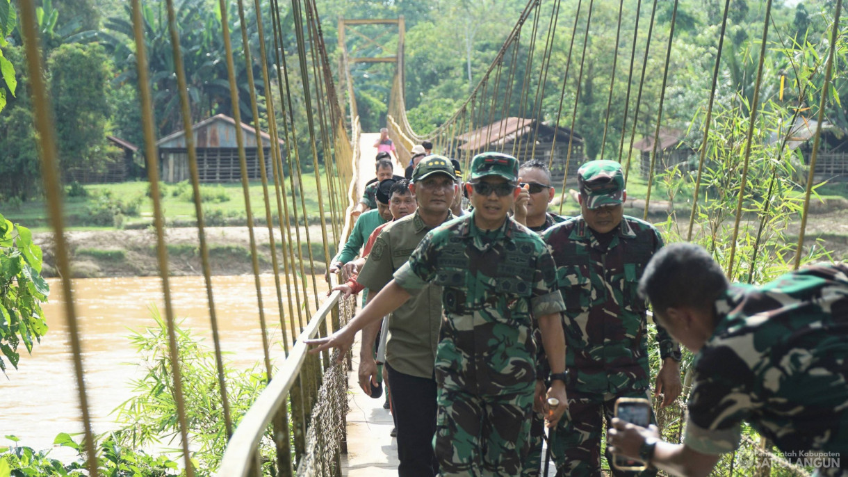 5 Mei 2026 Bupati Sarolangun mendampingi Danrem 042 Gapu Lakukan Peninjauan Sejumlah Lokasi Pembangunan Infrastruktur dan Fasilitas Umum di Wilayah Koramil 420 02 Limun