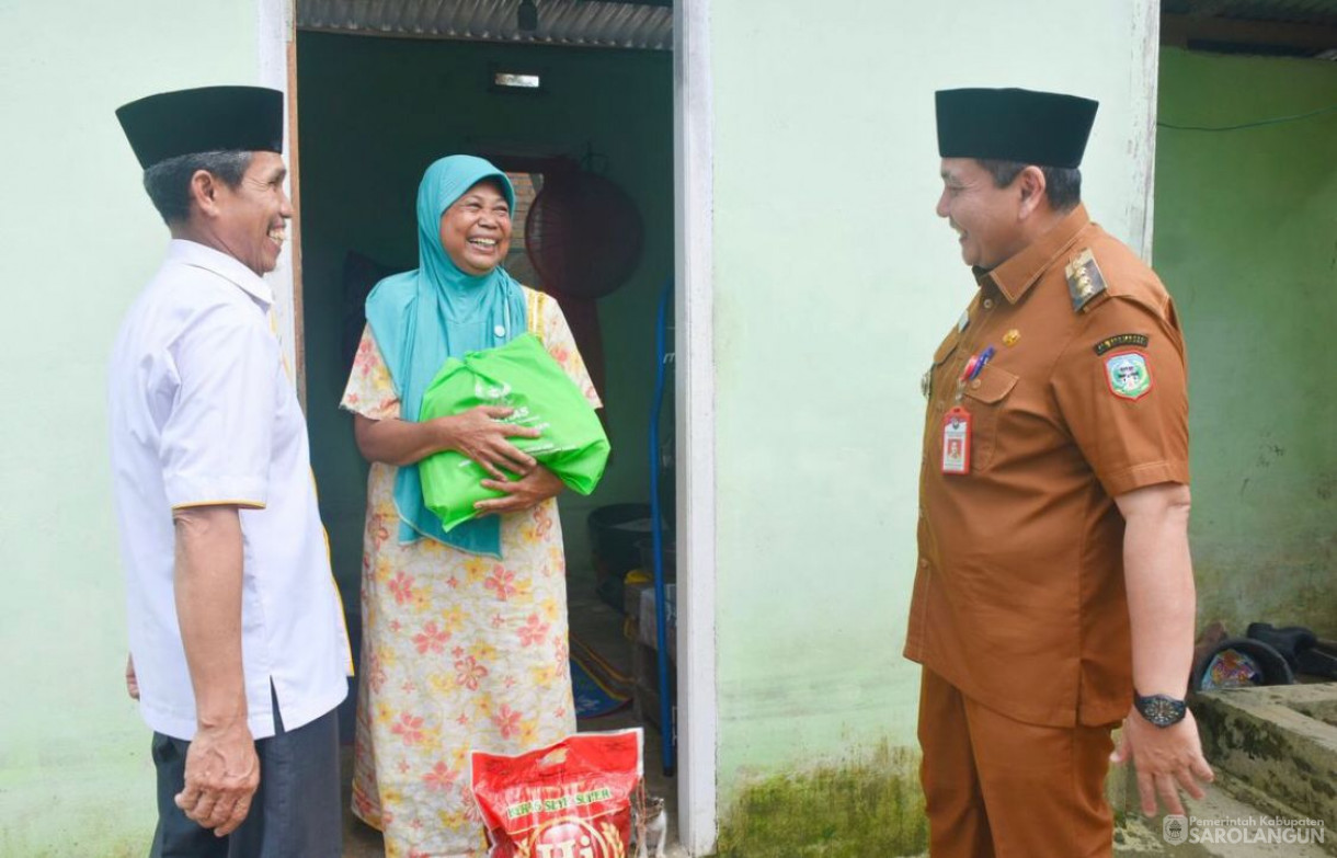 27 Februari 2024 - Menyerahkan Santunan Paket Logistik Keluarga Untuk Keluarga Miskin Ekstrim Di Pulau Pinang Bersama BAZNAS Sarolangun