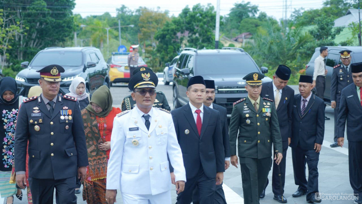 Upacara Peringatan Hari Sumpah Pemuda di Lapangan Gunung Kembang Sarolangun