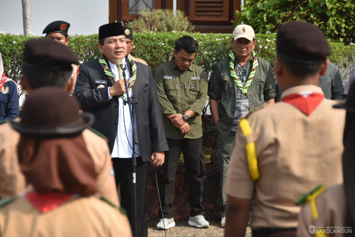 16 September 2023 - Penjabat Bupati Sarolangun Melakukan Pelepasan Anggota Pramuka di Rumah Dinas Bupati Sarolangun