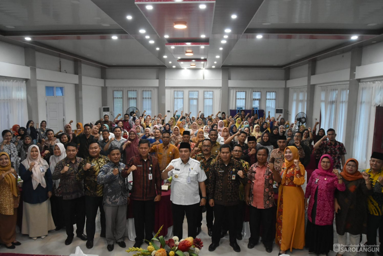 19 Oktober 2023 - Penjabat Bupati Sarolangun Menghadiri Acara Rapat Koordinasi Kesehatan Kabupaten Sarolangun Di Ballroom Hotel Nafiti Sarolangun