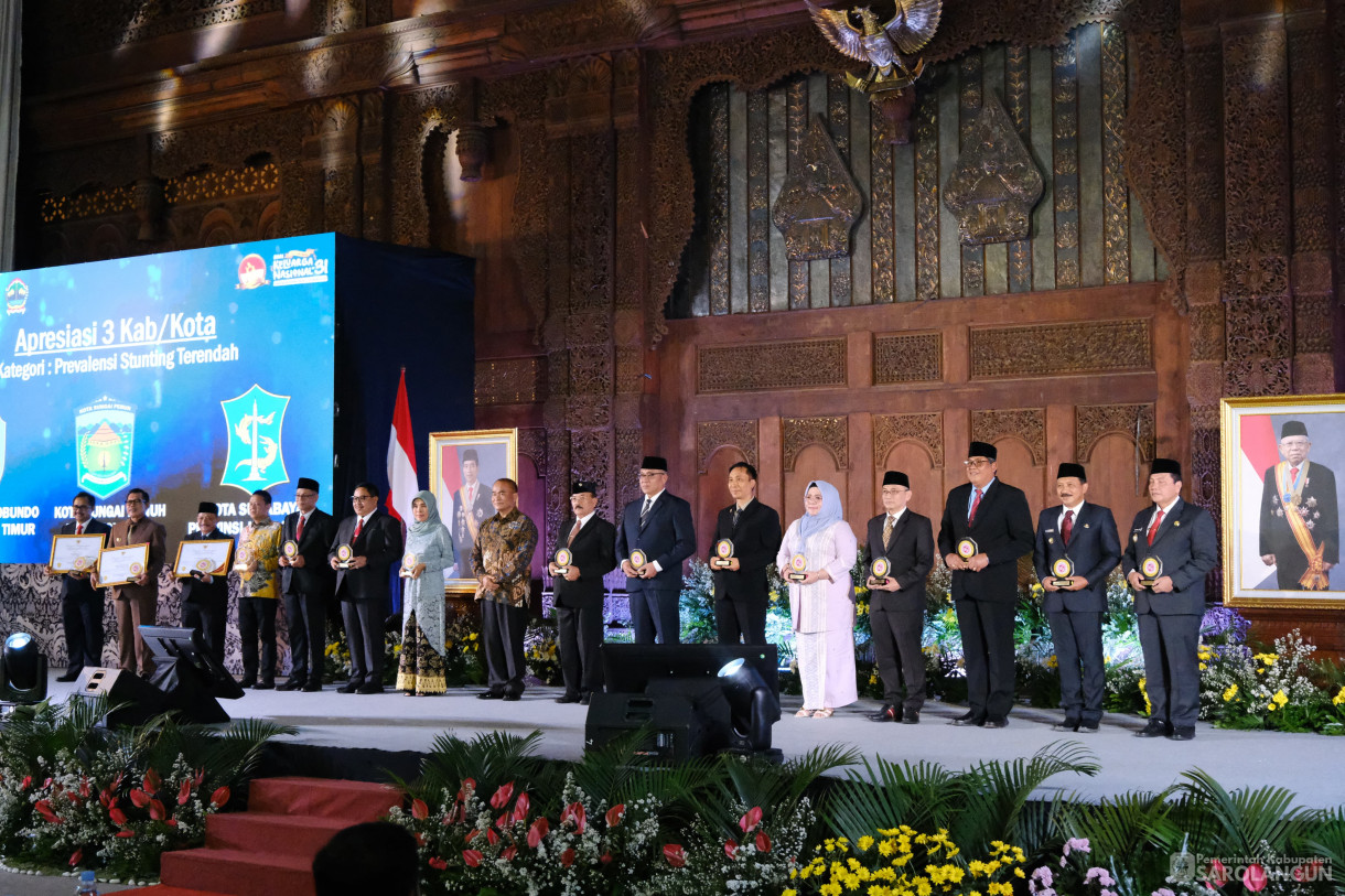 28 Juni 2024 - Penyerahan Tanda Penghargaan Program Percepatan Penurunan Stunting Berdasarkan Hasil Survei Kesehatan IndonesiaTahun 2023, Bertempat di Merapi Grand Ballroom PRPP Jawa Tengah