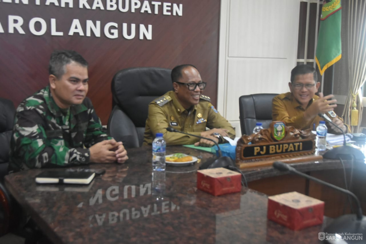 23 Desember 2024 - Rapat TPID Via Zoom Meeting di Ruang Pola Kantor Bupati Sarolangun