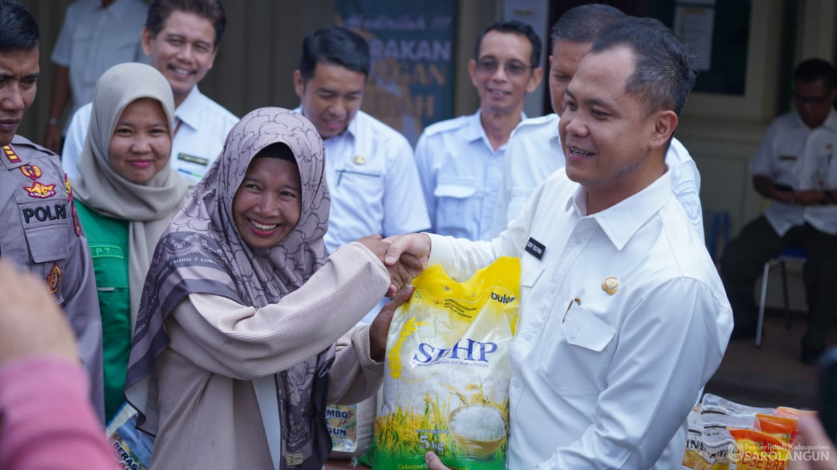 20 Agustus 2025&nbsp; Gerakan Pangan Murah Dalam Rangka Pengendalian Inflasi dan Stabilisasi Pasokan Harga Pangan 2025 Bertempat di Ruko Abadi Sarolangun